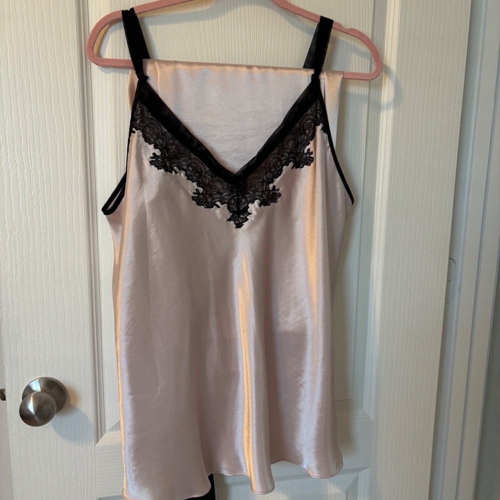 Oscar de la Renta sleep wear - Picture 4 of 4